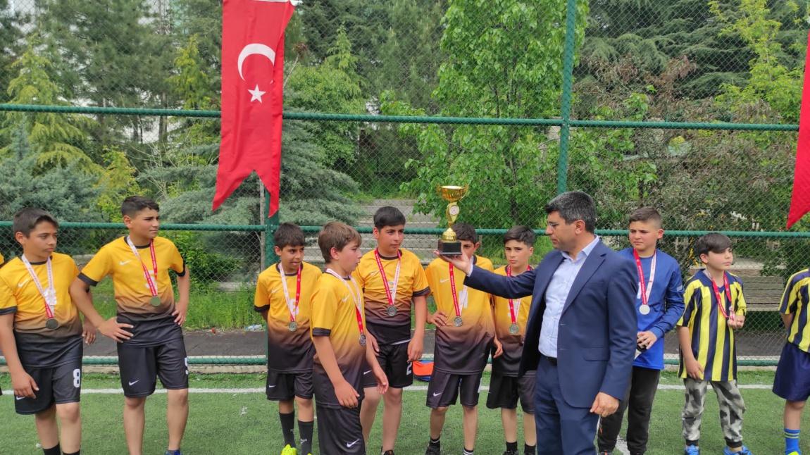 Futbol Takımımız Mazgirt Kaymakamlığı Okullar Arası Küçükler Futbol Turnuvasında 2. Oldu